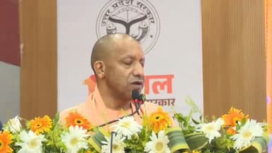वाराणसी - काशी में सीएम #myogiadityanath का बयान,
यूपी का कहीं नाम ले लीजिए देश के अंदर जो व्यक्ति 2017 के पहले आपसे दस कदम दूर भागता था,
आज वो आपको देखता है तो उसकी इच्छा होती है कि आपको गले लगा ले - CM !!
#mulaqaat #yogiadityanath #bjp #uttarpradesh