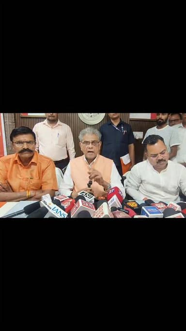 बदायूं प्रभारी मंत्री अरुण सक्सेना ने बदायूं की अंडरग्राउंड केवल से हो रहे हादसे रोकने की बात कही, वहीं अखिलेश के पीडीए पर भी टिप्पणी की