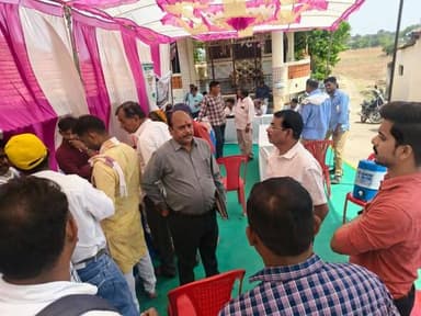 📍 ग्राम पंचायत करडावद बड़ी
जनकल्याण शिविर 2026 के अंतर्गत ग्रामीणों को शासन की विभिन्न जनहितकारी योजनाओं एवं सेवाओं का लाभ एक ही स्थान पर उपलब्ध कराया जा रहा है।
ग्राम पंचायत करडावद बड़ी में आयोजित शिविर में ग्रामीणों ने उत्साहपूर्वक सहभागिता कर विभिन्न विभागों की योजनाओं का लाभ प्राप्त किया। शासन का उद्देश्य प्रत्येक पात्र हितग्राही तक योजनाओं का लाभ पहुँचाकर विकास की मुख्यधारा से जोड़ना है।
Jansampark Madhya Pradesh CM Madhya Pradesh Indore Commissioner Panchayat, Rural Development and Social Welfare Department of Madhya Pradesh #jhabua #JansamparkMP #JanKalyanShivir