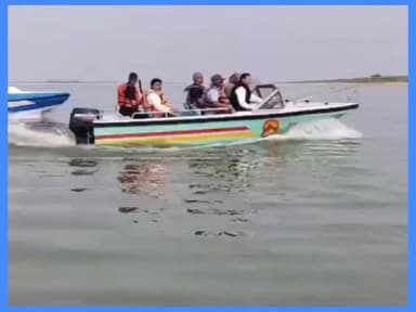 क्याकिंग प्रतियोगिता के बहाने ही सही मुख्यमंत्री पुष्कर सिंह धामी और गदरपुर विधायक अरविंद पांडे एक नाव में सवार हुए...।
#PushkarSinghDhami #ArvindPandey #KayakingCompetition #Gadarpur #Uttarakhand #Politics #UttarakhandNews #CMDhami #Kayaking