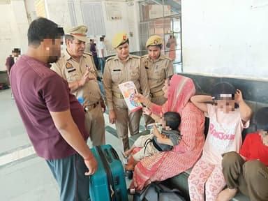 #SPSambhal @Krishan_IPS के निर्देशन में मिशन शक्ति टीम महिला थाना द्वारा रेलवे स्टेशन थाना चन्दौसी में बालिकाओं/महिलाओं को #MissionShakti5 अभियान के अंतर्गत नारी सुरक्षा सशक्तिकरण व #CyberAwareness हेतु जागरूक किया।
#नारी_सुरक्षा_सम्मान_स्वावलंबन https://t.co/AuSp8Rqbkt