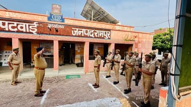#एसपीˍरामपुर के निर्देशन में क्षेत्राधिकारी शाहबाद द्वारा थाना पटवाई का त्रैमासिक निरीक्षण कर सम्बन्धित को आवश्यक दिशा निर्देश दिए गये । निरीक्षण के दौरान थाना कार्यालय पर बने अपराध रजिस्टर, त्यौहार रजिस्टर, आईजीआरएस रजिस्टर, ऑर्डर बुक, जनशिकायती रजिस्टर, मालमुकदमाती रजिस्टर, मिशन शक्ति रजिस्टर, फ्लाई शीट, रजिस्टर नं0-8 व अन्य अभिलेखों तथा थाना परिसर में बने थाना कार्यालय, जी0डी0कार्यालय, हवालात, मालखाना, मिशन शक्ति केन्द्र, साइबर सैल, सीसीटीएनएस कक्ष, भोजनालय, आगन्तुक कक्ष, शौचालय व विवेचना कक्ष आदि का मुआयना कर साफ- सफाई को चैक कर संबंधित को आवश्यक आदेश-निर्देश दिये गये ।
#UPPolice
#RampurPolice