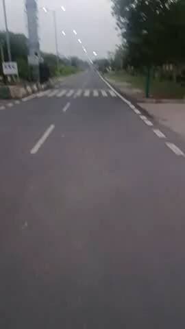 sadak sahi hai aisi sadak honi chahie jisse log Sahi chale tan ke sthaniya