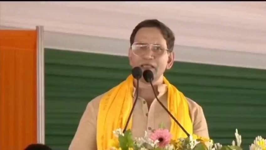 ‘ये है नया आज़मगढ़’— मंच से निरहुआ ने गिनाईं विकास की उपलब्धियां
कभी विवादों और नकारात्मक छवि के लिए चर्चा में रहने वाला आज़मगढ़ अब विकास, शिक्षा और बेहतर कनेक्टिविटी के लिए जाना जा रहा है। जनसभा में निरहुआ ने योगी सरकार की उपलब्धियों का जिक्र करते हुए कहा कि पूर्वांचल एक्सप्रेसवे और महाराजा सुहेलदेव विश्वविद्यालय ने जिले की पहचान को नई दिशा दी है।
Nirahua
#Nirahua, #DineshLalYadav, #Azamgarh, #NewAzamgarh, #PurvanchalExpressway, #MaharajaSuhheldevUniversity, #CMYogi, #YogiAdityanath, #UPDevelopment, #UPNews,