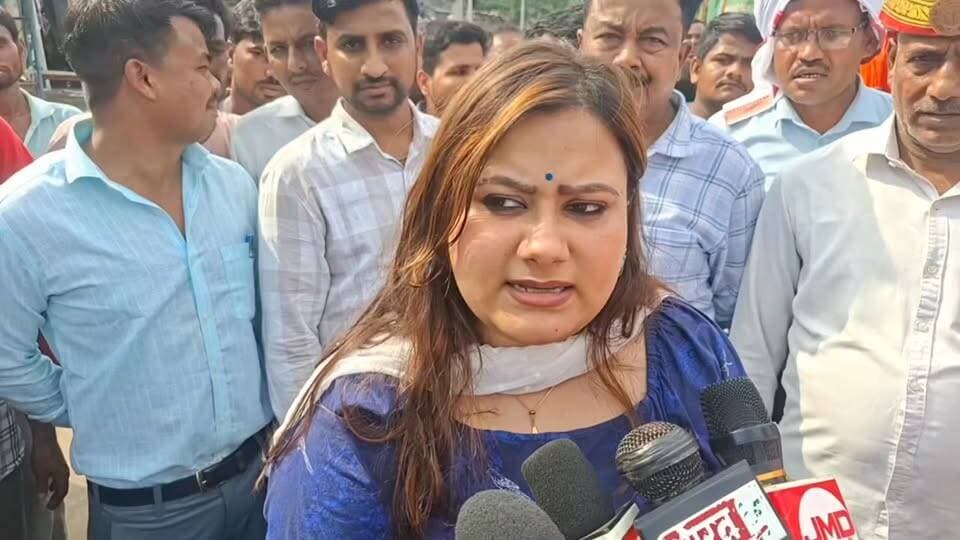 #गोण्डा - करनैलगंज-कटरा मार्ग स्थित अवैध अतिक्रमण पर चला बाबा का बुलडोजर...