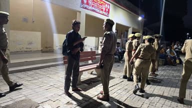 #SP_RBL @Ravi_KumarIPS के निर्देशन में जनपदीय पुलिस द्वारा अपने-अपने थाना क्षेत्र अन्तर्गत शांति एवं कानून व्यवस्था के दृष्टिगत पैदल गश्त की गयी-
@Uppolice
@dgpup
@adgzonelucknow
@Igrangelucknow https://t.co/D1EmZGB6vt