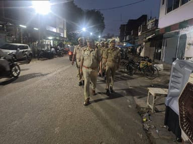 #SP_RBL @Ravi_KumarIPS के निर्देशन में जनपदीय पुलिस द्वारा अपने-अपने थाना क्षेत्र अन्तर्गत शांति एवं कानून व्यवस्था के दृष्टिगत पैदल गश्त की गयी-
@Uppolice
@dgpup
@adgzonelucknow
@Igrangelucknow https://t.co/vrD7CcIMzg