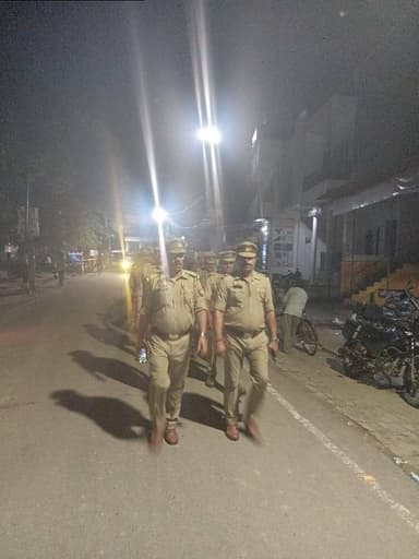 #SP_RBL @Ravi_KumarIPS के निर्देशन में जनपदीय पुलिस द्वारा अपने-अपने थाना क्षेत्र अन्तर्गत शांति एवं कानून व्यवस्था के दृष्टिगत पैदल गश्त की गयी-
@Uppolice
@dgpup
@adgzonelucknow
@Igrangelucknow https://t.co/5WHPU9n1VB
