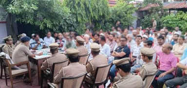 #SSP @moradabadpolice @satpal_IPS के निर्देशन में #CO कोतवाली द्वारा थाना मुगलपुरा पर आगामी मोहर्रम पर्व के दृष्टिगत पीस कमेटी एवं ताजियेदारों के साथ गोष्ठी की गई तथा शांतिपूर्ण एवं सकुशल रूप से मोहर्रम का पर्व संपन्न कराने के संबंध में आवश्यक दिशा-निर्देश दिए गए। https://t.co/ThXYx2zVQl