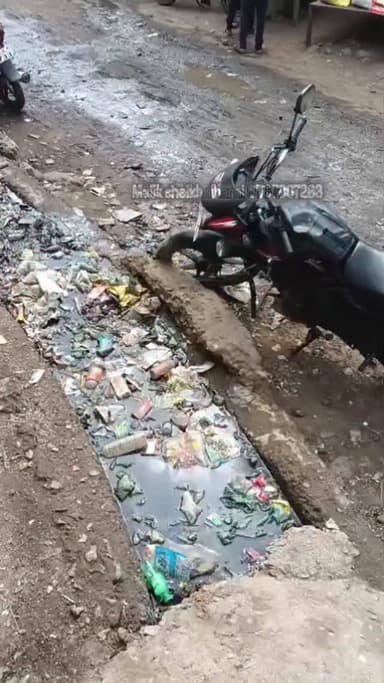 बैरागढ़ की नालियों में गंदगी का अंबार, क्या बीमारियों का इंतजार कर रहा प्रशासन?
स्वच्छता के दावों की खुली पोल!
बैरागढ़ की नालियों का हाल देख उठेंगे सवाल।"
आखिर कब जागेगी ग्राम पंचायत?"
#Dharni #Melghat #Amravati #breakingnews #viralnews