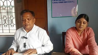 বিজেপির ডেপুটেশন দেওয়ার জন্যই আবর্জনা পরিষ্কার করা হয়েছে, এই অভিযোগের জবাব দিতে সাংবাদিক সম্মেলন বাণুপুর ১ নম্বর পঞ্চায়েতের উপ-প্রধান রাজকুমার গুপ্তা ও প্রধান অঞ্জলি কুমারি রামের।