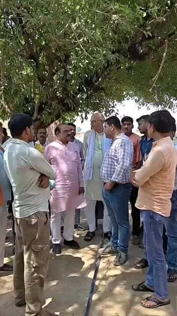 भरखनी में निर्माणाधीन पीएचसी का सांसद जयप्रकाश रावत ने किया निरीक्षण