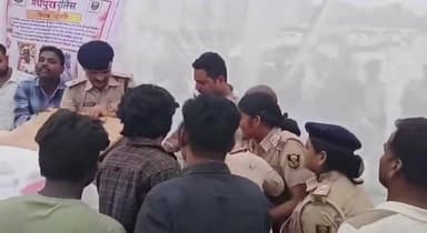 शहीद हुए दरोगा की मां, बेटा खोने का दर्द एक मां से बेहतर कौन समझ सकता
दुर्घटना में मधेपुरा के तीन थाना अध्यक्ष सहित चार की मध्य रात्रि बेगूसराय में सड़क दुर्घटना में मौत हो गई। #sachbharatnews #NewsUpdate #BiharNews #BiharGovernment