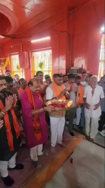 લીમડી ખાતે વડાપ્રધાનના 12 વર્ષના સફળ શાસન નિમિત્તે મહા આરતી અને વૃક્ષારોપણ કાર્યક્રમ યોજાયો