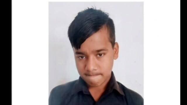अमरपुर का 5 दिन से लापता मानसिक रूप से कमजोर युवक, परिजनों ने लगाई मदद की गुहार
📞 8919067254
📞 9631973087
📞 7764983730
बांका अमरपुर गोविंदपुर गांव से एक मानसिक रूप से कमजोर युवक के लापता होने का मामला सामने आया है। परिजनों के अनुसार आदर्श कुमार (पिता–मोती ठाकुर) 10 जून 2026 से घर से लापता हैं और अब तक उनका कोई सुराग नहीं मिला है।
परिजनों ने बताया कि आदर्श कुमार की मानसिक स्थिति ठीक नहीं है और वह बोल भी नहीं पाता है। वह घर से नीले रंग की टी-शर्ट और काले रंग के हाफ पैंट (कलरफुल डिजाइन) में निकला था।
#लापता_युवक #गोविंदपुर #आदर्श_कुमार #मदद_की_अपील