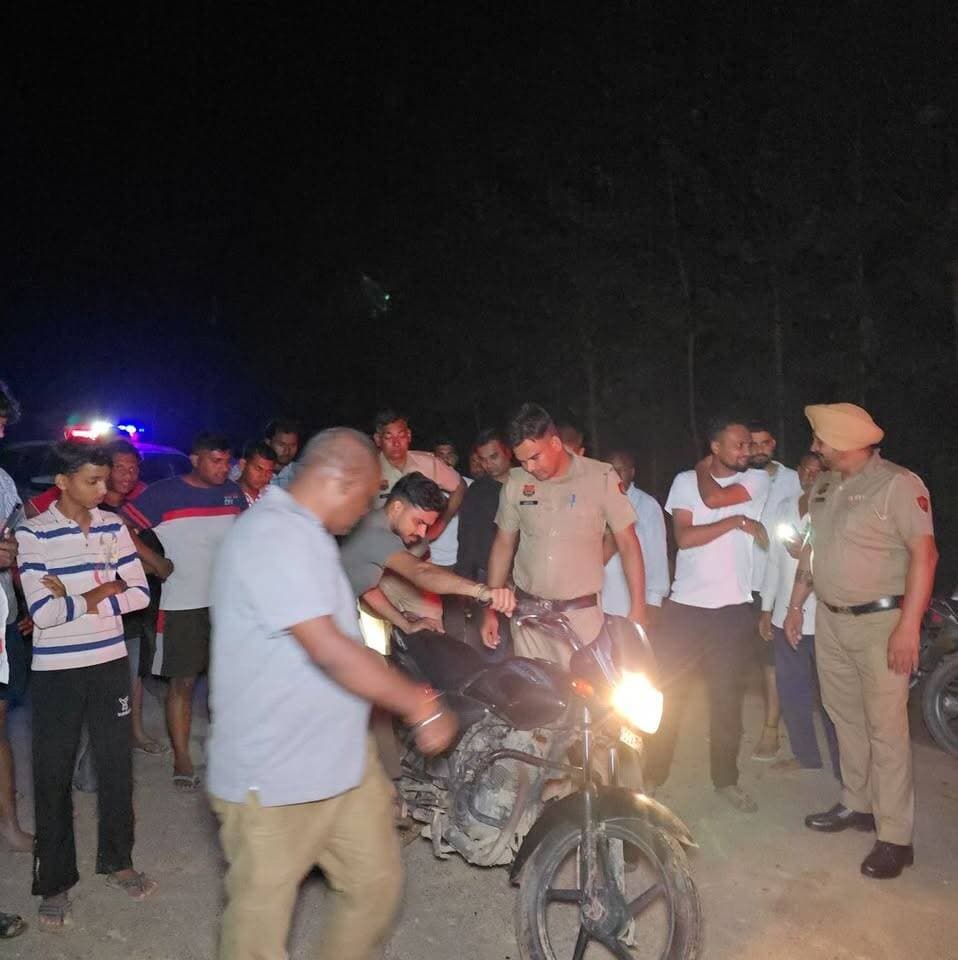 जगाघरी का शाहपुर दूध लेने निकला शख्स हुआ गायब! हाईवे किनारे खड़ी मिली मोटरसाइकिल, सैकड़ों ग्रामीण मौके पर जुटे
#yamunanagar #jagadhri #bilaspur #sadhora #sp