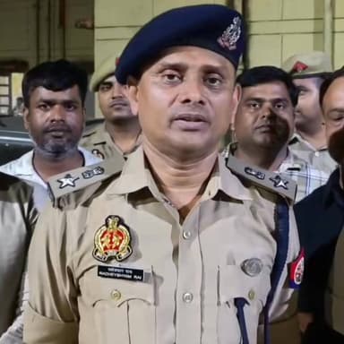 अंतर्जनपदीय चोर गिरोह से गोंडा पुलिस की मुठभेड़ कर्नलगंज में देर रात हुई मुठभेड़ में 3 बदमाश गिरफ्तार मुठभेड़ में गोली से बदमाश रामचंद्र गुप्ता घायल
भाग रहे दो बदमाश नईम,चांद बाबूभी गिरफ्तार
आरोपियों के पास से 93 हजार रूपये कैश बरामद
सोने-चांदी के जेवरात और 2 मोटरसाइकिलें भी मिली
करनैलगंज में पुलिस, SOG टीम की संयुक्त कार्यवाही
पकड़े गए चोरों ने करनैलगंज, परसपुर, कटरा में की घटनायें
रामचंद्र पर 10 और नईम पर 6 मुक़दमे पहले से दर्ज
एक बदमाश चांद बाबू का खंगाला जा रहा इतिहास
#GondaPolice #PoliceEncounter #UPPolice #SOGTeam #BreakingNews #CrimeNews #GondaNews #Encounter #VinitJaiswal #InterDistrictGang #ChoriKaKhulasa #UPCrime #Karnailganj #EncounterNews