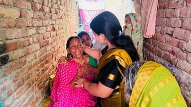 भोपतपुर पहुंची मोहनिया बीजेपी विधायक संगीता कुमारी परिजनों से मिलीं,बेगूसराय में सड़क दुर्घटना में दरोगा साजन पासवान की हुई थी मौत...