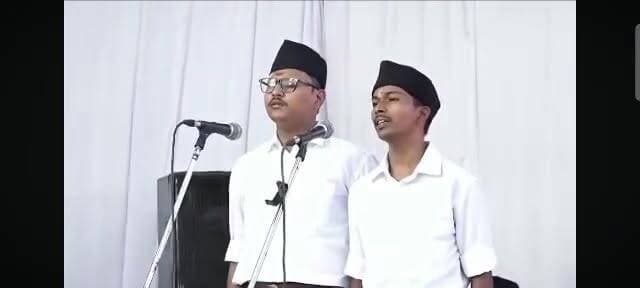 युग दृष्टा का पुण्य स्मरण कर, आओ दृढ़ संकल्प करें।
केशव के सपनों का भारत, भूमि पर साकार करें।।
राष्ट्रीय स्वयंसेवक संघ, पूर्वी उत्तर प्रदेश क्षेत्र द्वारा आयोजित कार्यकर्ता विकास वर्ग – प्रथम के समापन समारोह में राष्ट्रभाव, संगठन और संस्कारों से ओतप्रोत यह प्रेरणादायी एकलगीत प्रस्तुत किया गया।
भारत माता के परम वैभव और पूजनीय डॉ. केशव बलिराम हेडगेवार जी के आदर्शों को जीवन में उतारने का संकल्प ही इस गीत का संदेश है।
⛳ भारत माता की जय ⛳
⛳ वंदे मातरम् ⛳
#RSS #RashtriyaSwayamsevakSangh #KaryakartaVikasVarg #Sangh #BharatMata #VandeMataram