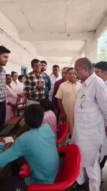દેવગઢ બારીયાના કાળી ડુંગરી ખાતે જનકલ્યાણમાં ધારાસભ્ય બચુભાઈ ખાબડે પોર્ટેબલ એક્સ-રે યુનિટની મુલાકાત