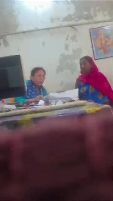 निपानिया सहकारी बैंक में रिश्वतखोरी का आरोप, पूरा वीडियो देखिए
