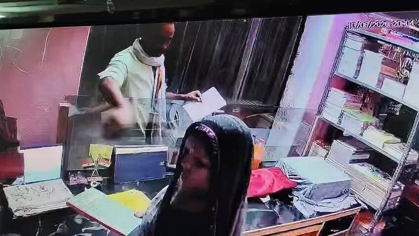 13/6/2026 को अजीत मौर्या जन सेवा केन्द्र सम्हई मन्सुराबाद में आपरचीत वक्ति लेपटॉप चोरी करके चला गया।