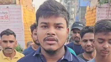 कोडरमा जिले के तिलैया थाना क्षेत्र के महतो आहर के समीप केमिकल फैक्ट्री के डीजल टैंकर की चपेट में आने से गुमो निवासी 45 वर्षीय अनिल यादव की मौत हो गई। जानकारी के अनुसार अनिल यादव काम से घर लौट रहे थे, तभी टैंकर ने उनकी बाइक को टक्कर मार दी और करीब 100 मीटर तक घसीटते हुए ले गया। गंभीर रूप से घायल अनिल को सदर अस्पताल से रिम्स रांची रेफर किया गया, जहां इलाज के दौरान उनकी मौत हो गई। शव गांव पहुंचने के बाद परिजनों ने मुआवजे की मांग को लेकर केमिकल फैक्ट्री के गेट पर जाम कर दिया। सूचना पर पहुंची तिलैया पुलिस परिजनों को समझाने-बुझाने में जुटी है।