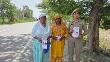 #SP_अमरोहा श्री लखन सिंह यादव के निर्देशन मे #MissionShakti5 के द्वितीय चरण के तहत थाना रहरा एवं थाना मंडी धनौरा पर तैनात #शक्ति_दीदी टीम द्वारा थाना क्षेत्रान्तर्गत महिलाओ/बालिकाओं को जागरूक किया गया।
#MissionShakti5
#नारी_सुरक्षा_सम्मान_स्वावलंबन
@Uppolice https://t.co/XrmmFD7j1n
