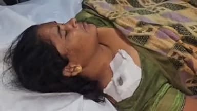 खेत के रास्ते का विवाद बना खूनी संघर्ष! सेतखेड़ी में महिला के सीने पर चाकू से हमला, अस्पताल में भर्ती। पुलिस ने मामला दर्ज कर शुरू की जांच।
#Mandsaur #CrimeNews #BreakingNews #KnifeAttack #Setkhedi MadhyaPradesh YashasviDuniya MandsaurNews PoliceInvestigation ViralNews