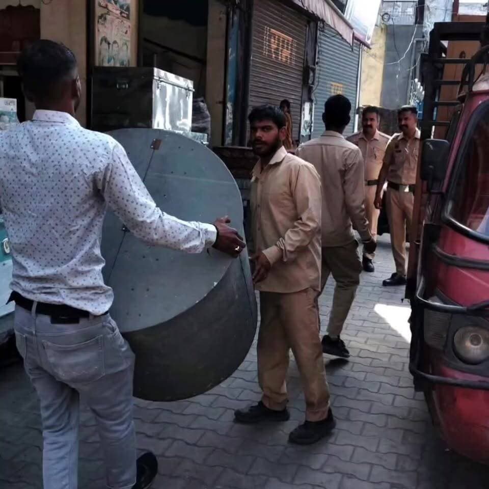 यमुनानगर बड़ी खबर रोहतक अग्निकांड के बाद एक्शन में निगम, बाजारों से हटाया अतिक्रमण, फायर ब्रिगेड के लिए बनाया रास्ता
#Yamunanagar #EncroachmentDrive #FireSafety #MunicipalCorporation #RohtakFire #BreakingNews #AKNewsHaryana #HaryanaNews #PublicSafety #FireBrigade #AntiEncroachmentDrive