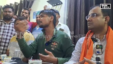 बाबर की कहानी बताओगे तो Siwan का इतिहास भी सुनो! Happy Yadav का Md Kaif पर हमला, Sahabuddin पर भी बड़ा बयान | SNLIVE
#HappyYadav #OmPrakashYadav #KaifBunty #Siwan #SiwanNews #BreakingNews #PressConference #HappyYadavLive #SiwanPolitics #BiharPolitics #MohammadShahabuddin #Shahabuddin #BJPLeader #PoliticalNews #SiwanViral #BiharNews #LatestNews #HindiNews #ViralVideo #KaifVsHappyYadav #SiwanHulchal #PoliticalControversy #PressMeet #NewsUpdate #LiveNews #TrendingNews #BiharBreaking #SiwanUpdate #PoliticalDebate #ViralStatement
सिवान की राजनीति में एक बार फिर बयानबाज़ी और आरोप-प्रत्यारोप का दौर तेज हो गया है। सिवान के पूर्व सांसद और भाजपा नेता ओमप्रकाश यादव के पुत्र **हैप्पी यादव** ने प्रेस कॉन्फ्रेंस कर क्रिकेट कोच और सोशल मीडिया पर चर्चित **मोहम्मद कैफ उर्फ बंटी** पर कई गंभीर आरोप लगाए। साथ ही उन्होंने सिवान के पूर्व सांसद दिवंगत **मोहम्मद शहाबुद्दीन** के कार्यकाल और उससे जुड़े पुराने चर्चित मामलों का भी जिक्र किया।
हैप्पी यादव ने कहा कि यदि इतिहास और शासकों की बातें होंगी तो सिवान के इतिहास पर भी चर्चा होनी चाहिए। प्रेस कॉन्फ्रेंस के दौरान उन्होंने शहाबुद्दीन से जुड़े कई पुराने मामलों का उल्लेख करते हुए अपनी बात रखी। वहीं कैफ उर्फ बंटी के साथ सोशल मीडिया पर चल रहे विवाद को लेकर भी उन्होंने खुलकर प्रतिक्रिया दी।
हैप्पी यादव ने दावा किया कि कैफ उर्फ बंटी द्वारा उनके खिलाफ आपत्तिजनक टिप्पणियां की गईं, जिसके बाद नगर थाना में मामला दर्ज कराया गया है। प्रेस कॉन्फ्रेंस में उन्होंने सोशल मीडिया विवाद, राजनीति और सिवान की बदलती तस्वीर को लेकर भी कई बातें कहीं।
इस वीडियो में देखिए—
हैप्पी यादव ने प्रेस कॉन्फ्रेंस में क्या-क्या कहा?
कैफ उर्फ बंटी पर कौन-कौन से आरोप लगाए?
शहाबुद्दीन को लेकर क्या बयान दिया?
सोशल मीडिया विवाद की पूरी कहानी क्या है?
FIR और राजनीतिक बयानबाज़ी पर बड़ा खुलासा
नोट: इस वीडियो में बताए गए आरोप और दावे संबंधित व्यक्तियों द्वारा सार्वजनिक रूप से दिए गए बयानों पर आधारित हैं। इन दावों की स्वतंत्र पुष्टि नहीं की गई है। संबंधित पक्षों का पक्ष सामने आने पर उसे भी प्रमुखता से प्रकाशित किया जाएगा।
#HappyYadav #KaifBunty #MohammadShahabuddin #SiwanNews #PressConference #SiwanPolitics #BiharNews #BreakingNews #HindiNews #PoliticalNews #ViralVideo #LatestNews #OmPrakashYadav #SiwanUpdate #BiharPolitics
SNLIVE is India's Best Hindi News Channel . SN LIVE News Channel . SNLIVE Latest News, Breaking News, politics Entertainment News, SNLIVE NEWS CHANNEL .
FACEBOOK LIKE :https://www.facebook.com/siwan.live.98
YOUTUBE LINK : https://youtube.com/c/SNLIVEIN
FACEBOOK PAGE LINK :https://www.facebook.com/snlive.in/
SNLIVE.IN:https://siwan-live.ueniweb.com/
TWITTER LINK https://twitter.com/SNLive4?s=09