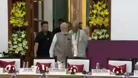 हाल ही में हुई नीति आयोग की बैठक की सबसे अच्छी बात यह थी कि सभी 28 मुख्यमंत्री इसमें शामिल हुए और किसी ने भी इसका बहिष्कार नहीं किया।
मुझे लगता है कि अब वे सभी यह समझ गए हैं कि अगर आप बहिष्कार करेंगे, तो अगले चुनाव में बाहर हो जाएंगे।
🇮🇳 लोकतंत्र में संवाद ही सबसे बड़ी ताकत है।
#NITIAayog #India #ChiefMinisters #CooperativeFederalism #Politics #Development #IndiaNews #Governance #TrendingNews #NewIndia #Democracy