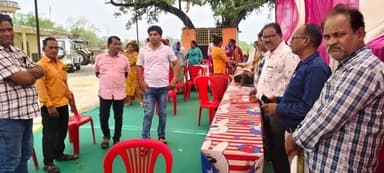 📍 ग्राम पंचायत करडावद बड़ी
जनकल्याण शिविर 2026 के अंतर्गत ग्रामीणों को शासन की विभिन्न जनहितकारी योजनाओं एवं सेवाओं का लाभ एक ही स्थान पर उपलब्ध कराया जा रहा है।
ग्राम पंचायत करडावद बड़ी में आयोजित शिविर में ग्रामीणों ने उत्साहपूर्वक सहभागिता कर विभिन्न विभागों की योजनाओं का लाभ प्राप्त किया। शासन का उद्देश्य प्रत्येक पात्र हितग्राही तक योजनाओं का लाभ पहुँचाकर विकास की मुख्यधारा से जोड़ना है।
इस दौरान अनुविभागीय अधिकारी राजस्व झाबुआ श्री महेश मंडलोई एवं तहसीलदार श्री सुनील डावर उपस्थित रहे।
Jansampark Madhya Pradesh CM Madhya Pradesh Indore Commissioner Panchayat, Rural Development and Social Welfare Department of Madhya Pradesh #jhabua #JansamparkMP