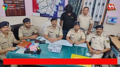 बांका शहर में आधी रात पुलिस का एक्शन: बाइक सवार का पीछा करते हुए घर पहुंची टीम, देसी कट्टा और जिंदा कारतूस के साथ अपराधकर्मी गिरफ्तार.