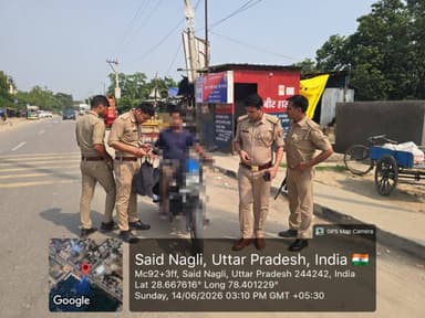पुलिस अधीक्षक अमरोहा श्री लखन सिंह यादव के निर्देशानुसार समस्त थाना प्रभारी एवं चौकी प्रभारियों द्वारा अपने-अपने क्षेत्रान्तर्गत मुख्य मुख्य मार्गों/स्थानों पर बैरियर लगाकर संदिग्ध दोपहिया एवं चारपहिया वाहनों तथा व्यक्तियों की सघन चेकिंग की गई।
@Uppolice https://t.co/4hk6shdNnq