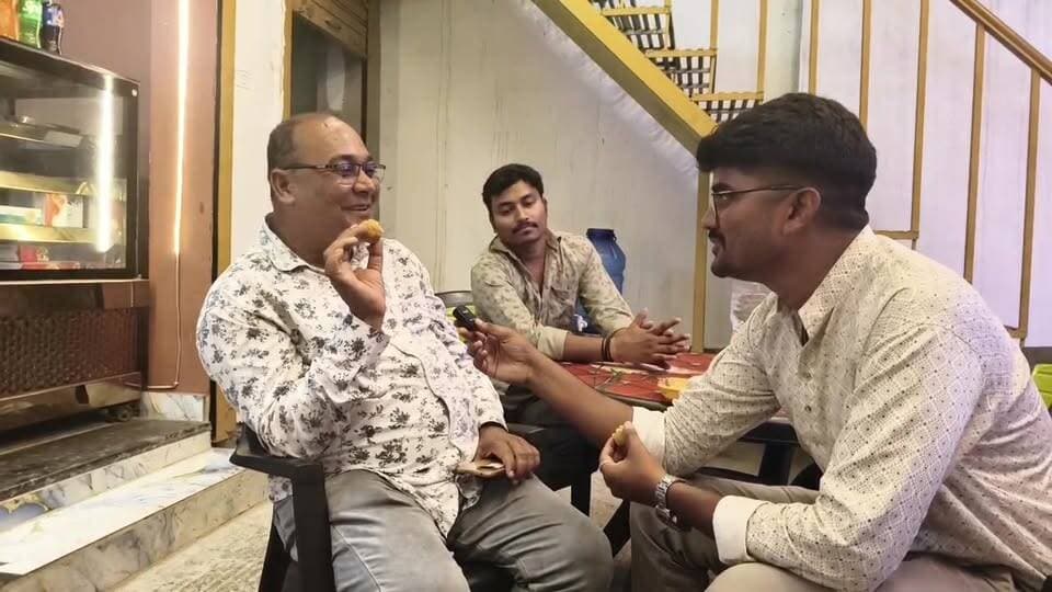🔴 LIVE | सरायकेला के मशहूर लड्डू वाला सुमन भाई की दुकान से सीधा प्रसारण 🍬
#Saraikela #SaraikelaKharsawan #LadduWala #SumanModak #SumanBhai #Laddu #Sweets #Mithai #WeddingOrder #PartyOrder #FreshLaddu #LocalBusiness #Jharkhand #SupportLocal #FoodLover #SweetLover #Live #FacebookLive #ChhotanagpurLive #DeepakMahatoJournalist