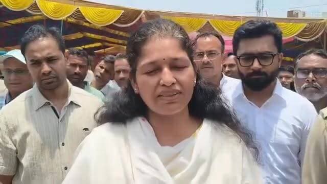 सागर कलेक्टर प्रतिभा पाल कर्रापुर नगर परिषद में जनकल्याण शिविर में उपस्थित होकर स्वयं सुनी लोगों कि समस्या,
#sagar #karrapur #समस्या #sagarmadhyapradesh #Sagarcollector
#KHABAR #followers #highlight