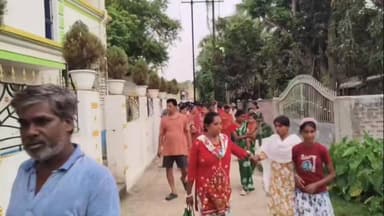 মন্দিরের টাকা আত্মসাতের অভিযোগ, তৃণমূল নেতা বোলপুরের পঞ্চানন খাঁ র বাড়িতে বিক্ষোভ!
#birbhumportal #newfollowers #bengalinewsupdate #BengaliNewsLive #bolpursantiniketanmela
