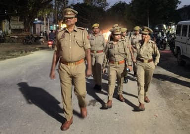 .#SP_अम्बेडकरनगर @prachiIPS के निर्देशानुसार जनपद में शान्ति/सुरक्षा एवं कानून व्यवस्था को सुदृढ़ बनाये रखने हेतु महिला थाना पुलिस द्वारा क्षेत्रअंतर्गत पैदल गस्त किया गया व आमजन से संवाद कर सुरक्षा के प्रति आश्वस्त किया गया।
#Footpatrolling
#UPPolice https://t.co/8ek7AsRrke