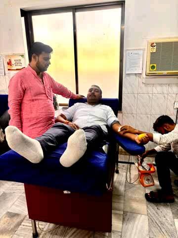 #रक्तदान
मेरे निवेदन पर प्रिय भाई श्री राम औतार चौरसिया जी के द्वारा एक अति जरूरत मंद परिवार को रक्तदान किया गया l