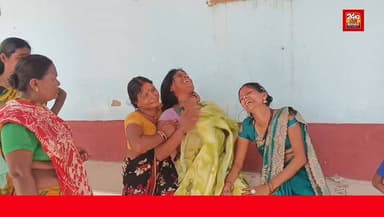 सड़क हादसा: तीन युवकों की मौत से पसरा मातम
सीतामढ़ी जिले के बथनाहा थाना क्षेत्र के कुआरी स्थित साइकिल दुकान के पास हुए दर्दनाक सड़क हादसे में तीन युवकों की मौत हो गई। प्राप्त जानकारी के अनुसार, आलोक कुमार (पिता- सुरेश भगत) और शिवम कुमार (पिता- हितलाल भगत) की घटनास्थल पर ही मौत हो गई। वहीं गंभीर रूप से घायल मंजीत कुमार को पहले सीतामढ़ी से रेफर किया गया, लेकिन मुजफ्फरपुर ले जाने के दौरान रास्ते में उसने भी दम तोड़ दिया।
घटना के बाद पूरे इलाके में शोक की लहर है। परिजनों का रो-रोकर बुरा हाल है। पुलिस मामले की जांच में जुटी हुई है।
#Sitamarhi #Bathanaha #RoadAccident #BreakingNews #SitamarhiNews #BiharNews #TheJantaAlert #RoadSafety #Muzaffarpur #AccidentNews