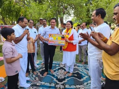 🌱 विश्व पर्यावरण दिवस से अंतर्राष्ट्रीय योग दिवस तक जिले में विशेष जनजागरूकता अभियान जारी।
जनभागीदारी से विद्यालयों एवं नगर क्षेत्रों में पर्यावरण संरक्षण, पौधारोपण, स्वच्छता तथा योग को बढ़ावा देने के लिए जिलेभर में विविध गतिविधियों का आयोजन किया जा रहा है।
#दतिया #CMMadhyaPradesh #JansamparkMP #datia #मध्यप्रदेश