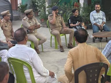 #Sp_अमरोहा श्री लखन सिंह यादव के निर्देशन में #Co_नौगावां श्री अवधभान सिंह द्वारा थाना नौगावां सादात पुलिस के साथ आगामी त्यौहारो के दृष्टिगत शांति व्यवस्था कायम रखने हेतु थाना क्षेत्रान्तर्गत पैदल गस्त की गयी तथा आमजन से संवाद स्थापित किया गया।
#Footpatrolliong
@Uppolice https://t.co/bYb9MljyY8