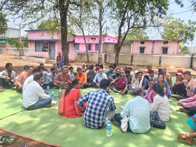 प्रधानमंत्री आवास योजना के तहत अपूर्ण एवं अप्रारंभ आवासों को शीघ्र पूर्ण कराने के उद्देश्य से जनपद पंचायत छुईखदान द्वारा विशेष अभियान संचालित किया जा रहा है। कलेक्टर के मार्गदर्शन एवं जिला पंचायत के मुख्य कार्यपालन अधिकारी के निर्देशानुसार चलाए जा रहे इस अभियान में 15 जुलाई 2026 तक अधिकतम आवासों को पूर्ण कराने का लक्ष्य निर्धारित किया गया है।
#kcgdistrict
#pmaawasyojnagramin