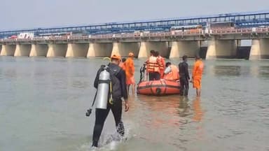 संभल सोमवती अमावस्या के पर्व पर गंगा स्नान करने दो युवक गंगा में डूबे तलाश जारी।