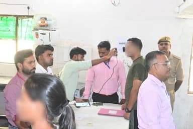 वरिष्ठ पुलिस अधीक्षक फिरोजाबाद द्वारा पुलिस लाइन फिरोजाबाद में उप निरीक्षक नागरिक पुलिस एवं समकक्ष पदों पर सीधी भर्ती–2025 के अंतर्गत संचालित अभिलेखों की समीक्षा (Document Verification) एवं शारीरिक मानक परीक्षण (Physical Standard Test) प्रक्रिया का निरीक्षण किया गया । https://t.co/kEE2rwftjE