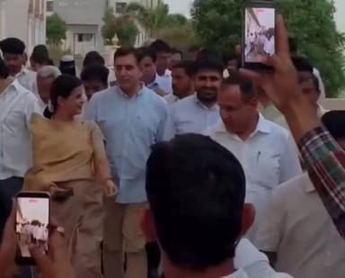 नेताओ के समर्थकों को बना लेनी चाहिए दूरियां!! नेता एक जनता आपस मे ल*ड़ रही!! आपकी क्या राय रहेगी वीडियो पर!! #गुड़ामालानी #भोपालगढ़ #bhopalgarh #jodhpur #viralvideos Harish Chaudhary Ummeda Ram Beniwal Ravindra Singh Bhati Dr Priyanka Chaudhary