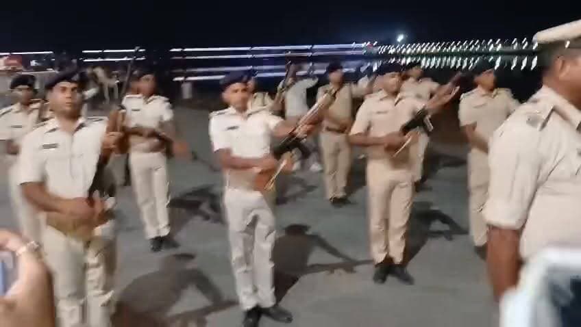 #शहीद शुभम को गया में नम आंखों से अंतिम विदाई, गार्ड ऑफ ऑनर के साथ दी गई श्रद्धांजलि.
#wairlpost #बिहार #पटना