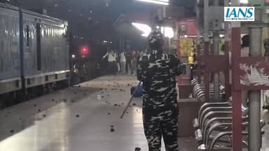 पाटलिपुत्र जंक्शन पर छात्रों का हंगामा।
देखिए
पुलिस ने दलबल के साथ तैनात।
#शेखपुरा #बिहार #पटना