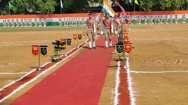 मुंगेर पुलिस केंद्र में 196 प्रशिक्षु सिपाहियों की दीक्षांत परेड संपन्न, डीआईजी ने दिलाई कर्तव्यनिष्ठा की शपथ
#publicnewsmunger #MungerDivision #डीआईजी #मुंगेर